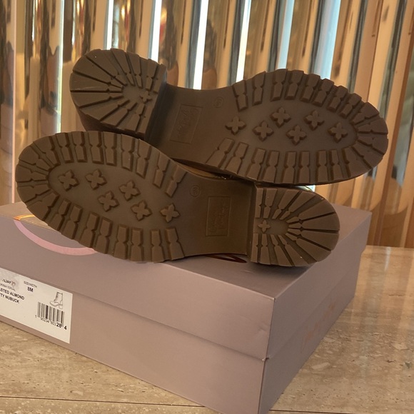 NWB Crown Vintage Genuine Suede, see pictures below - Picture 6 of 10